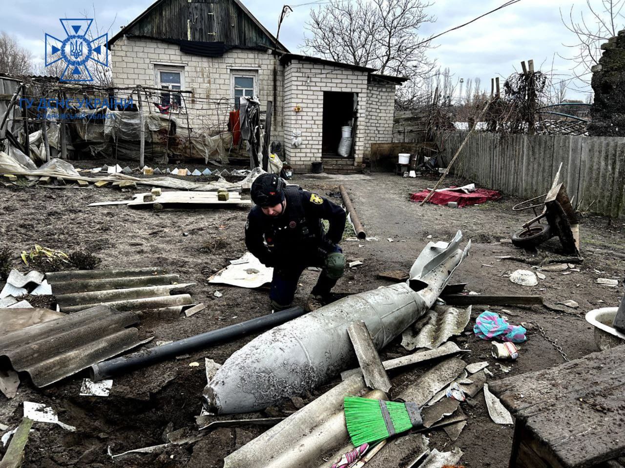 Величезну авіабомбу підірвали в Харківській області (фото)