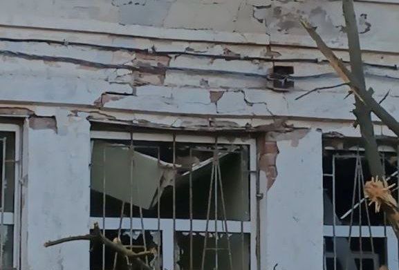 Війська РФ обстріляли лікарню у Вовчанську (фото)