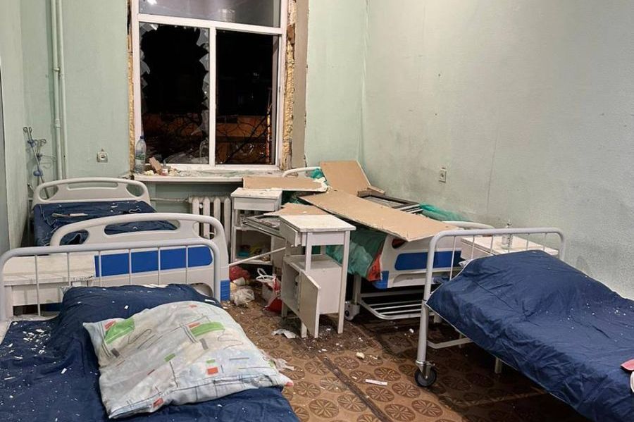 Три больницы повреждены во время ракетного удара по Харькову (фото)