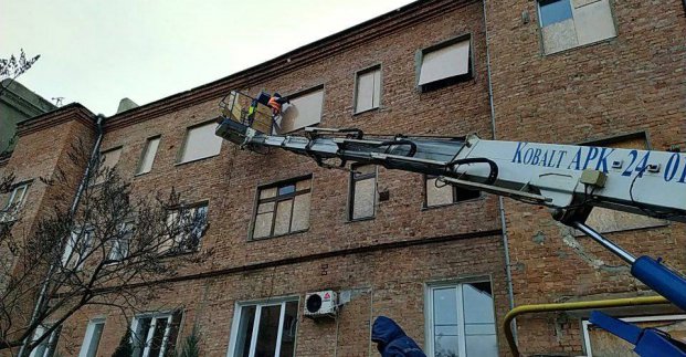 Иностранцы обещают заменить 3000 окон, выбитых в Харькове последними прилетами
