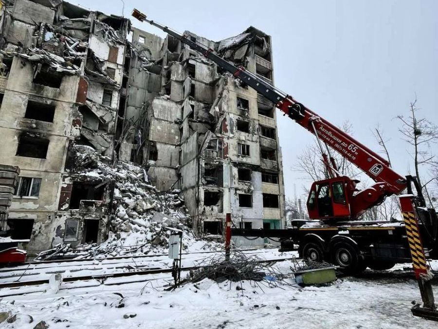 Мешканці найбільш зруйнованого будинку на Салтівці почали отримувати сертифікати на житло