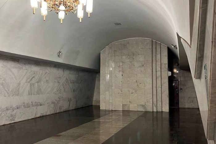 Зі станції метро в Харкові прибрали барельєф Пушкіна (фото)