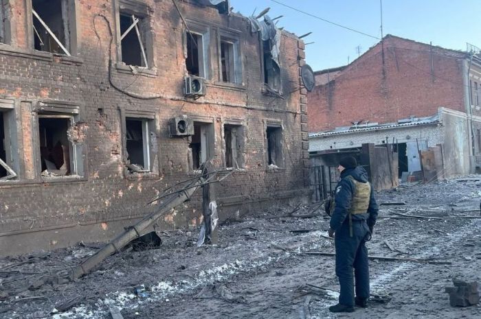Війська РФ обстріляли ліцей і взуттєву фабрику в Харківській області (фото)