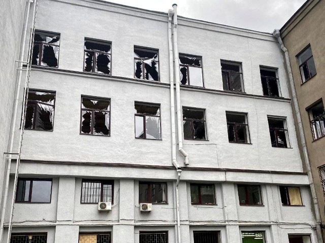 У харківському виші зібрали 380 тис. грн. на відновлення вікон після обстрілів
