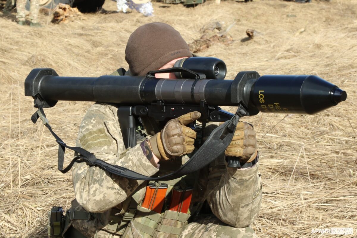 Больше 900 гранатометов: украинцы массово хранят незаконное оружие