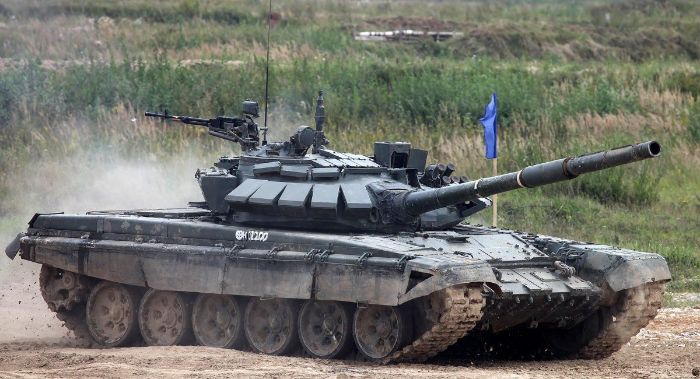 Харьковские бойцы прицельным ударом уничтожили российский танк (видео)