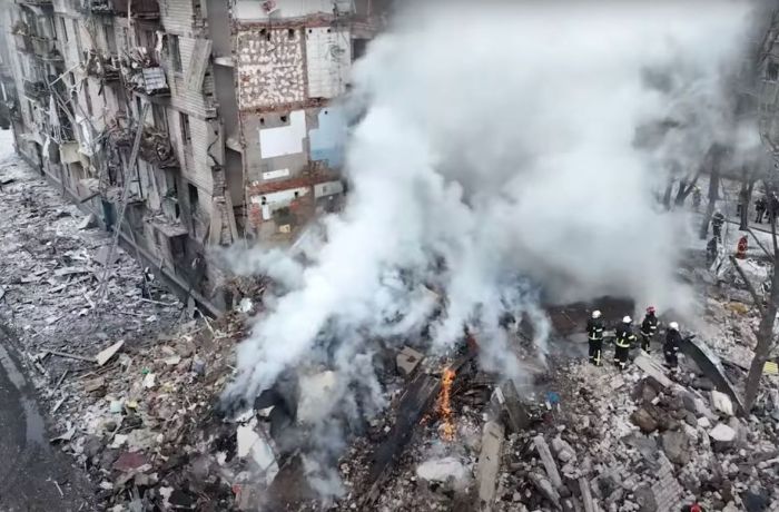Удар ракетами по жилой застройке в Харькове: видео последствий
