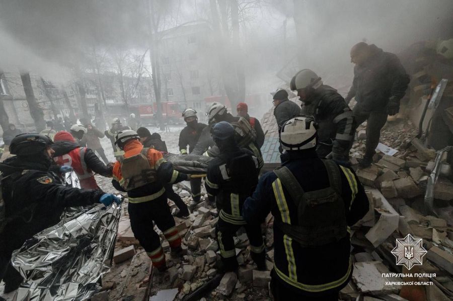 10 загиблих: ще два тіла дістали з-під завалів будинку в Харкові
