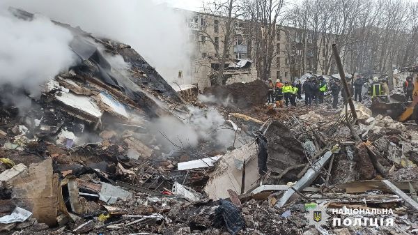 РФ 12 раз ударила по жилым районам Харькова: под завалами - семья