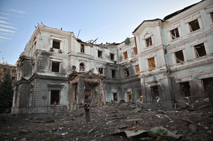 Ракетный удар по Пушкинской: фото и видео последствий 