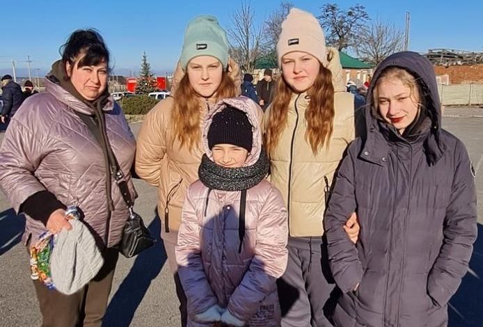 Букет из редиски и день рождения в погребе: как семья с детьми пережила оккупацию Циркунов