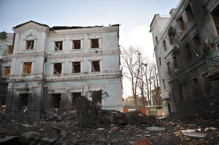 Академія правових наук просить допомоги в ремонті розбитої будівлі в центрі Харкова