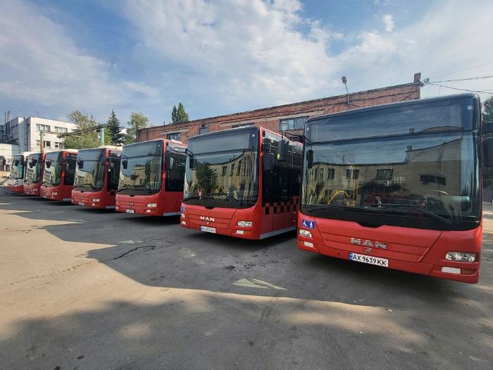 Харьков получил еще 7 немецких автобусов