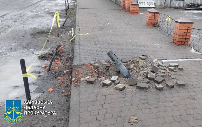Артиллерийский удар по рынку в Харьковской области: фото последствий