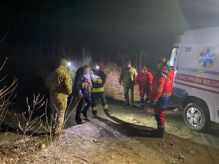 Харьковчанин пытался сбежать за границу, но застрял на дереве