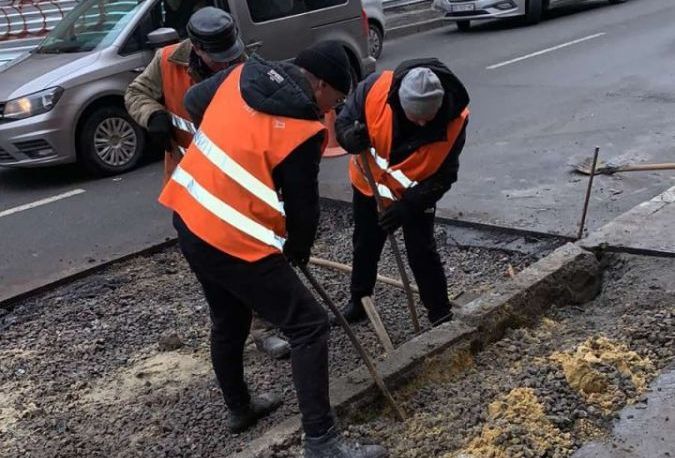 Військова техніка та перепади температур зруйнували харківські дороги: мерія обіцяє ремонт (фото)