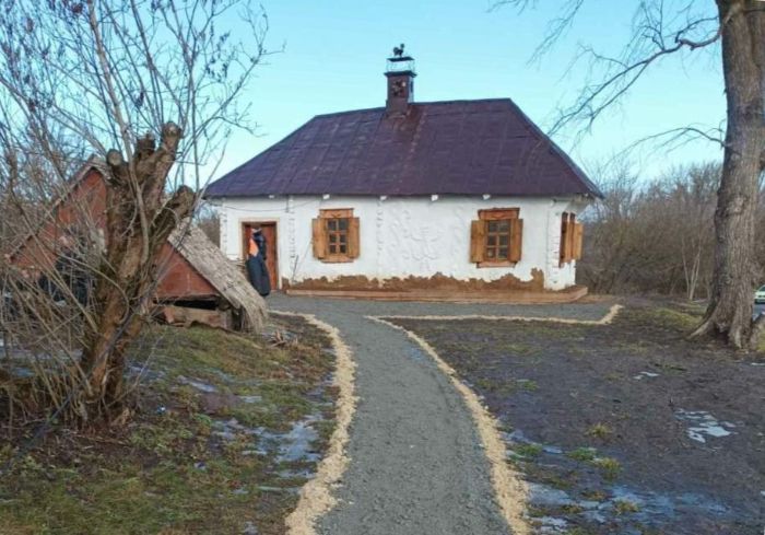 На Харьковщине реконструировали 100-летнюю мазанку (фото)