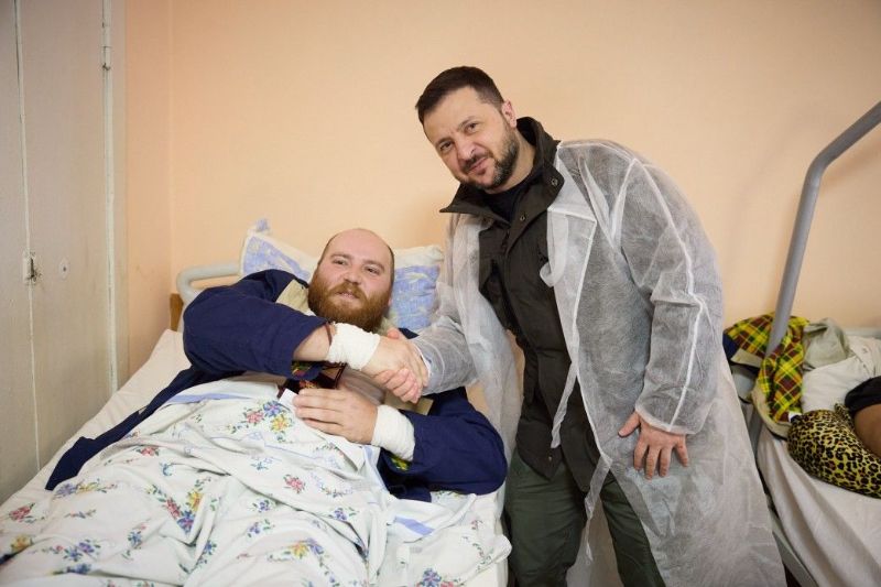 Зеленский приехал в Харьков и посетил раненых (фото)