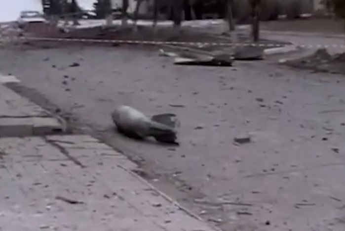 Російські авіабомби впали на місто в Харківській області і не розірвалися (відео)