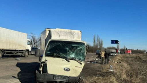Автобус и грузовик с военными столкнулись под Харьковом
