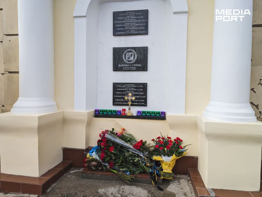 12 нацгвардейцев погибли при авиаударе по Харькову: им открыли мемориальную доску