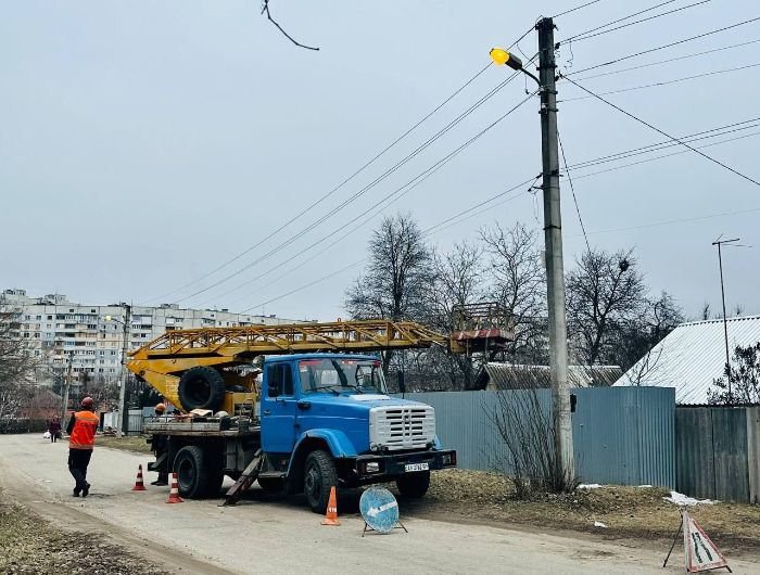 Еще в одном районе Харькове включают фонари (фото)