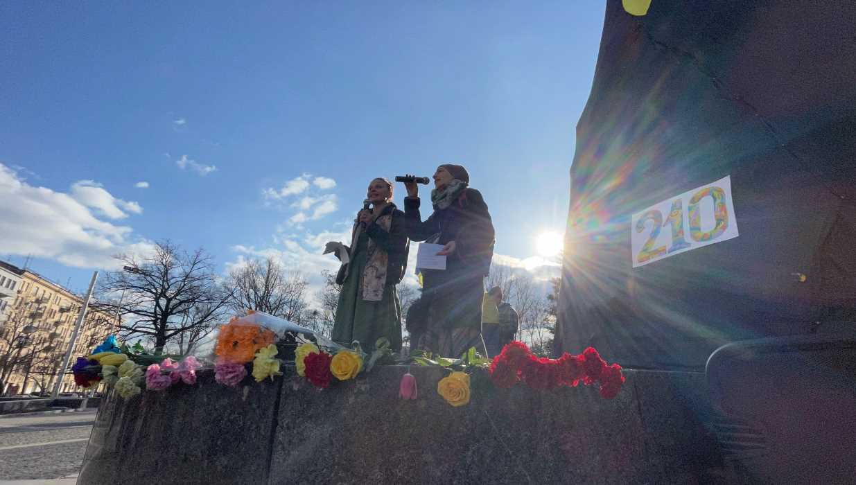 У памятника Шевченко в Харькове отметили 210-ю годовщину со дня рождения поэта