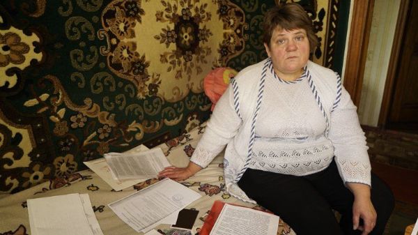 Жительница Харьковской области полтора года ждет мужа из плена и бережет его лилии