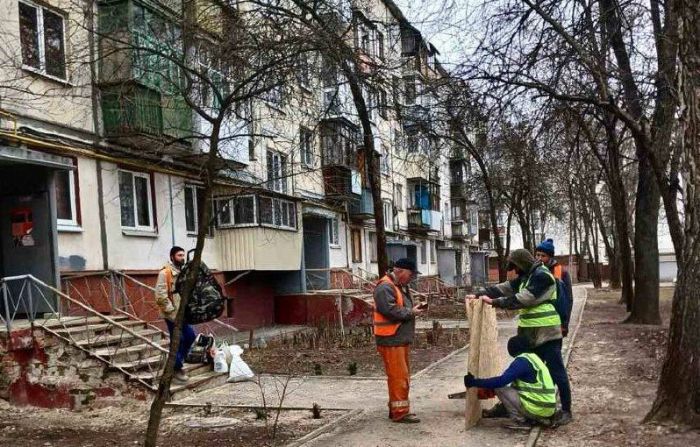 В Харькове устраняют последствия ночных ударов (фото)