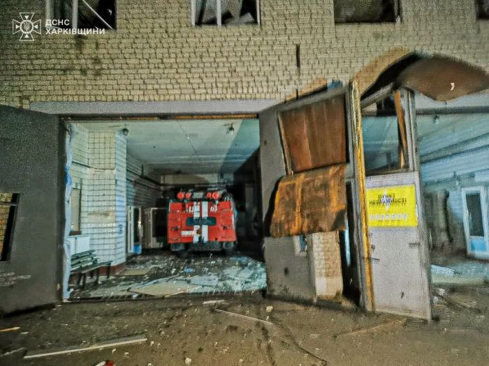 РФ прицельным ударом разрушила пожарную часть в Харьковской области (фото)