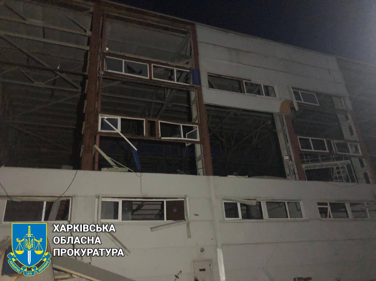 РФ ударила ракетой по предприятию в пригороде Харькова (фото)
