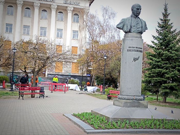 У центрі Харкова ремонтують сквер (фото)