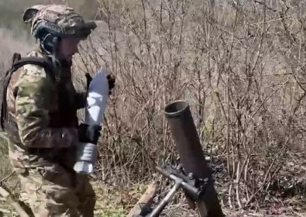 Пограничники стреляют минами с надписью "За Харків" (видео)