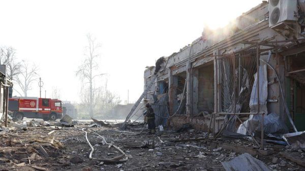 В Липцах, где обстрелом убита девочка, остается 21 ребенок. Все школы и больницы разрушены (фото)