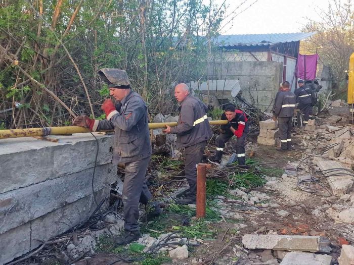 В Харькове железобетонные блоки упали на газопровод (фото)