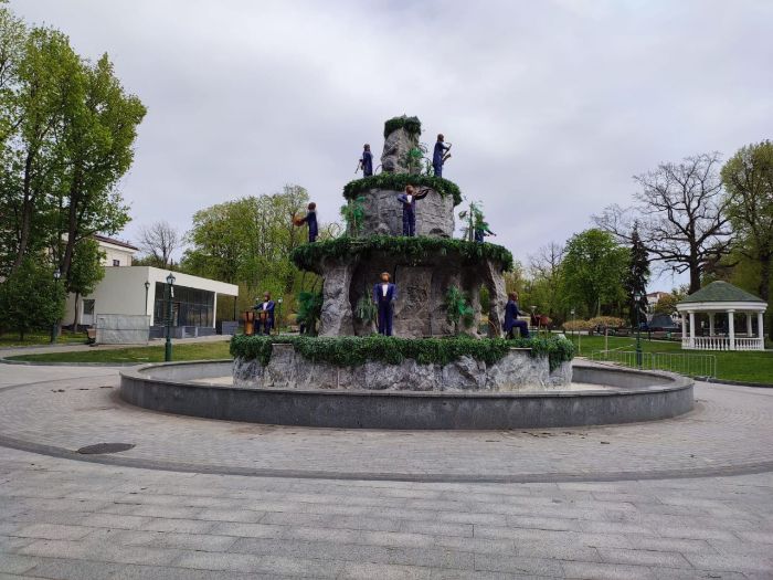 В Харькове открыли фонтан с обезьянами (фото)