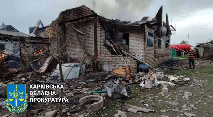 РФ ударила по селам в Харьковской области из "Ураганов": ранены 2 человека (фото последствий)