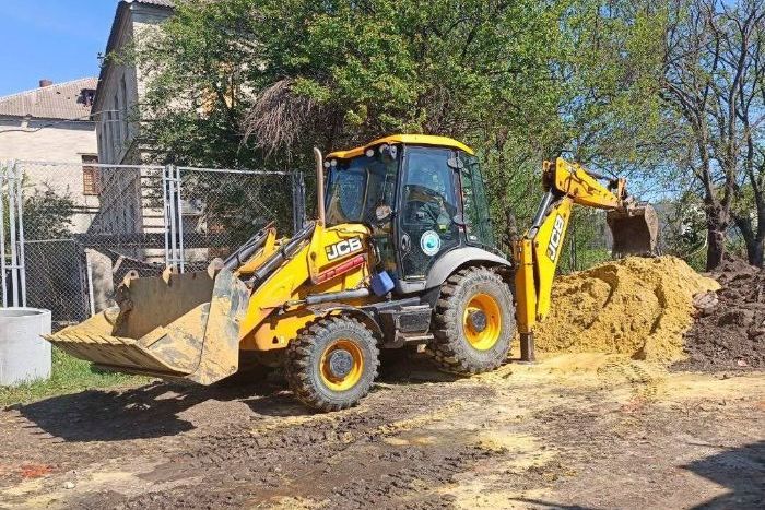 Обстріл психіатричної лікарні: комунальники відновили водопровід і каналізацію