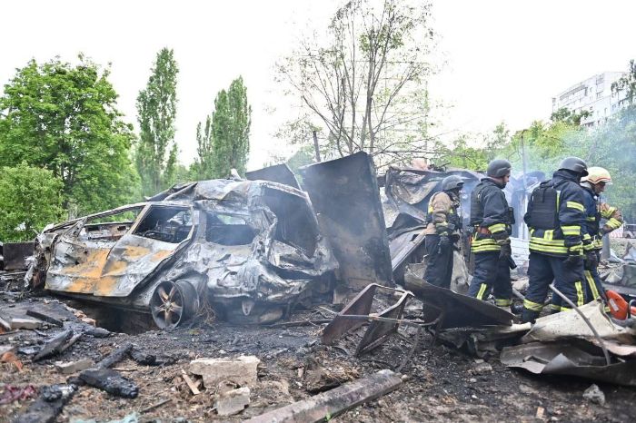 В Харькове КАБы попали в жилой дом и по гаражам: фото и видео с мест прилетов