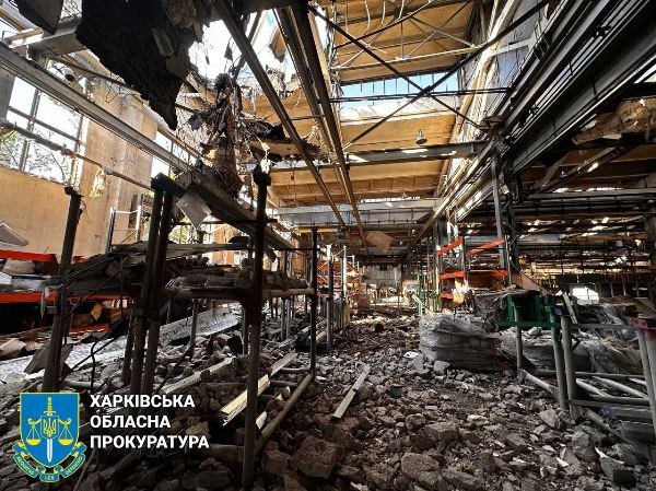 РФ ударила по кондитерской фабрике в Харькове: фото с места прилета