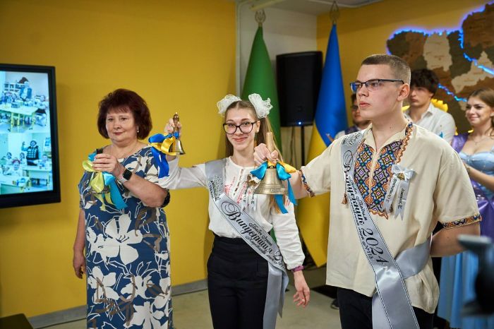 В харьковской метрошколе прозвенел последний звонок (фото)