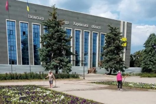 У центрі Ізюма обстріли знищили майже 200 дерев