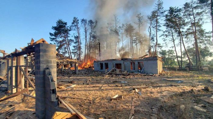 РФ вдарила по житлових будинках у Балаклії: постраждало 12 осіб