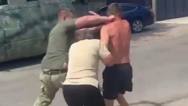 В Сети появилось видео драки между ТЦК и гражданскими в пригороде Харькова: комментарий военкомата