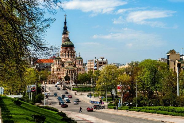 Якою мовою розмовляють харків'яни та до якої церкви ходять: результати опитування