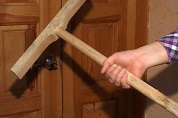П'яний чоловік побив шваброю дружину в культурному центрі в Харківській області