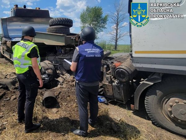 В Харьковской области фура подорвалась на мине (фото)
