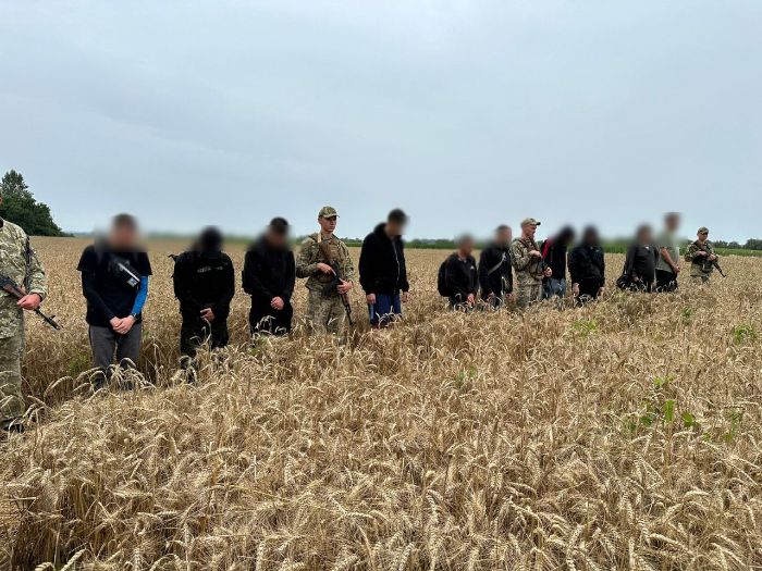 Прикордонники затримали 10 порушників