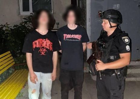 Напад у Харкові: двоє 18-річних поранили перехожих ножем