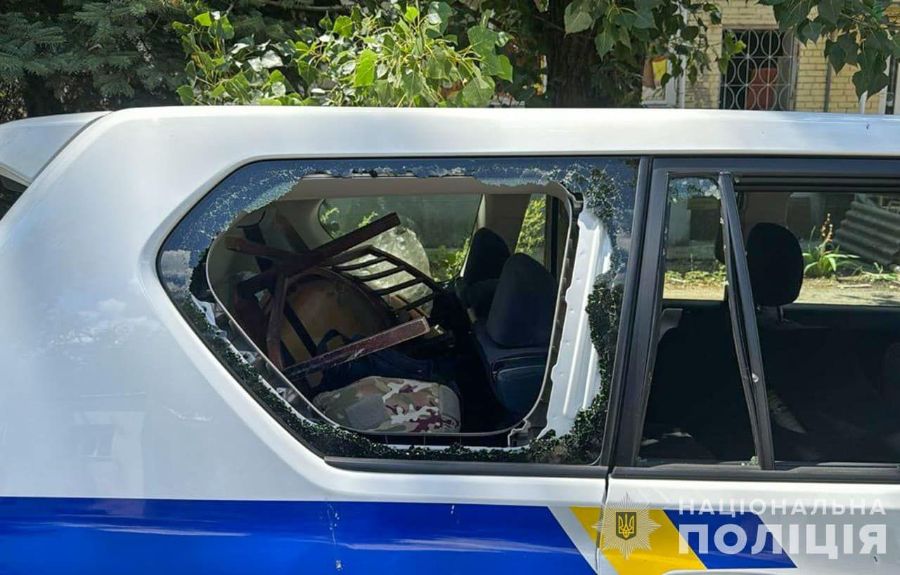 розбита поліцейська машина